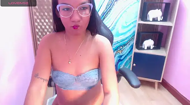 Snapshot of Amy_Ronan chatting on 03.13.25 Amy Ronan online show from 03.13.25