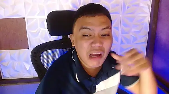 Snapshot of xsweetasian69x chatting on 03.15.25 xsweetasian69x online show from 03.15.25