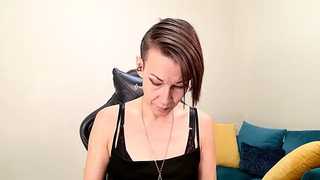 EveEnigma online show from 02.04.25