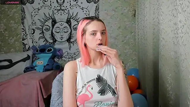 Snapshot of Cutie_Adelia chatting on 12.26.24 Cutie Adelia online show from 12.26.24