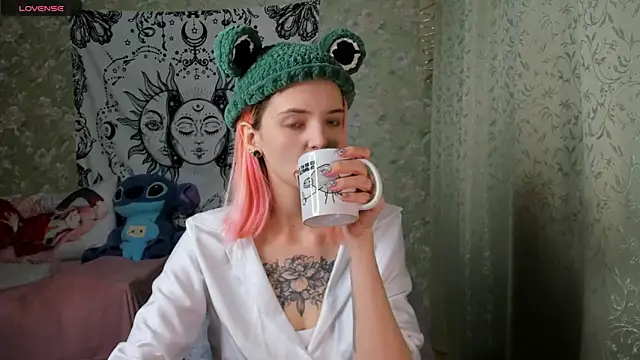 Snapshot of Cutie_Adelia chatting on 01.07.25 Cutie Adelia online show from 01.07.25