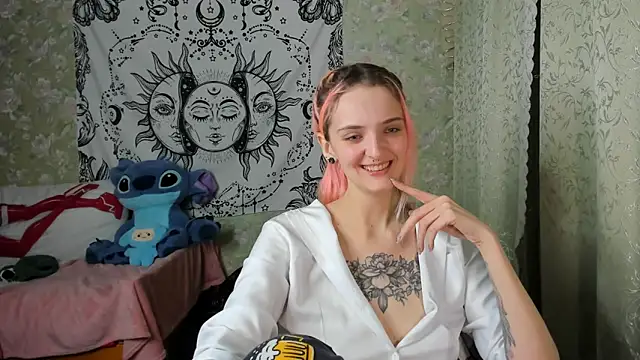 Snapshot of Cutie_Adelia chatting on 01.16.25 Cutie Adelia online show from 01.16.25