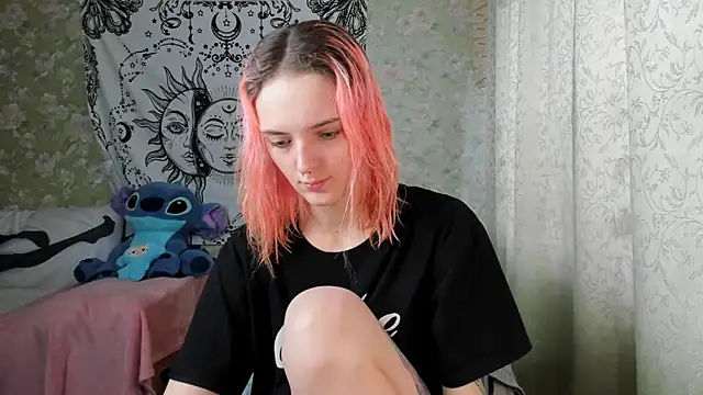 Snapshot of Cutie_Adelia chatting on 01.25.25 Cutie Adelia online show from 01.25.25