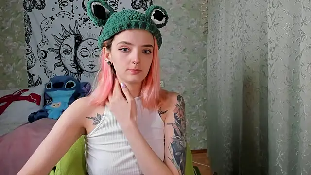 Snapshot of Cutie_Adelia chatting on 01.31.25 Cutie Adelia online show from 01.31.25