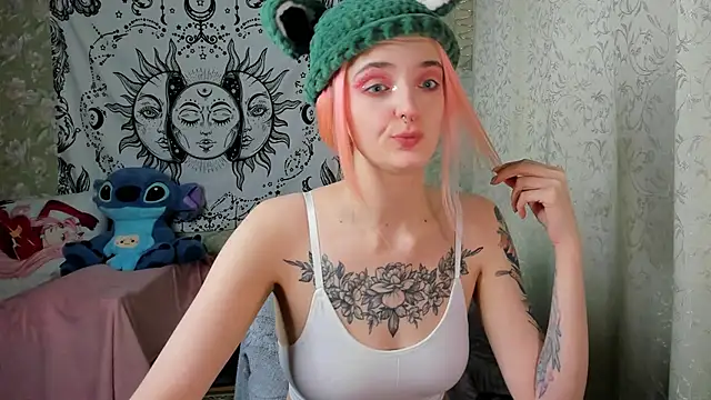 Snapshot of Cutie_Adelia chatting on 02.04.25 Cutie Adelia online show from 02.04.25