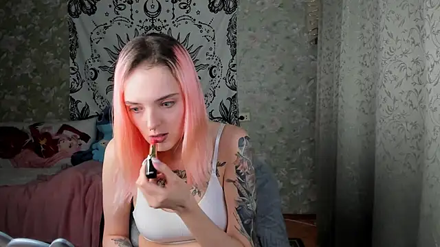 Snapshot of Cutie_Adelia chatting on 02.10.25 Cutie Adelia online show from 02.10.25