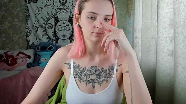 Snapshot of Cutie_Adelia chatting on 02.11.25 Cutie Adelia online show from 02.11.25