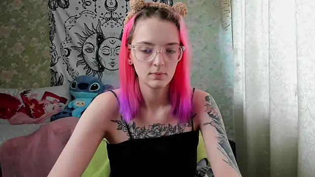 Snapshot of Cutie_Adelia chatting on 02.28.25 Cutie Adelia online show from 02.28.25