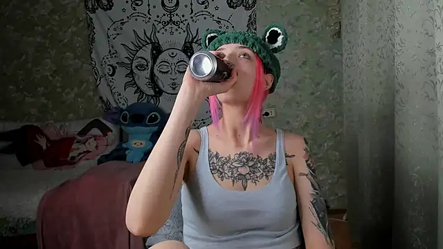 Snapshot of Cutie_Adelia chatting on 03.04.25 Cutie Adelia online show from 03.04.25