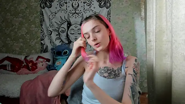 Snapshot of Cutie_Adelia chatting on 03.10.25 Cutie Adelia online show from 03.10.25