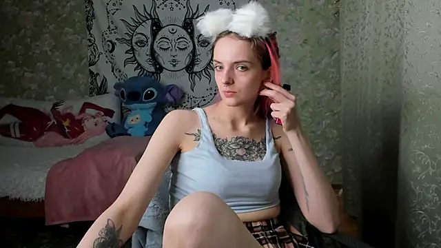 Snapshot of Cutie_Adelia chatting on 03.10.25 Cutie Adelia online show from 03.10.25