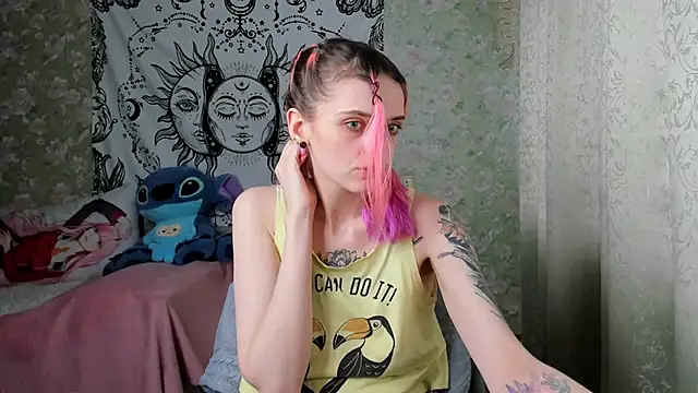 Snapshot of Cutie_Adelia chatting on 03.21.25 Cutie Adelia online show from 03.21.25