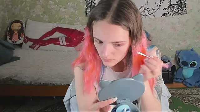 Snapshot of Cutie_Adelia chatting on 10.17.25 Cutie Adelia online show from 10.17.25