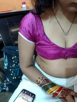 Snapshot of Diya_143 chatting on 04.10.26 Diya 143 online show from 04.10.26