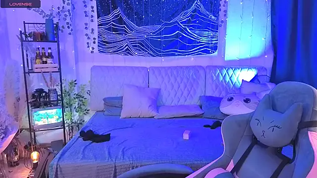 Snapshot of IrmaBell chatting on 11.29.25 IrmaBell online show from 11.29.25