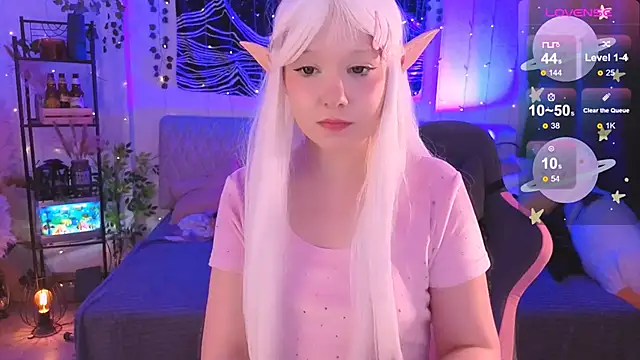 Snapshot of IrmaBell chatting on 12.17.25 IrmaBell online show from 12.17.25