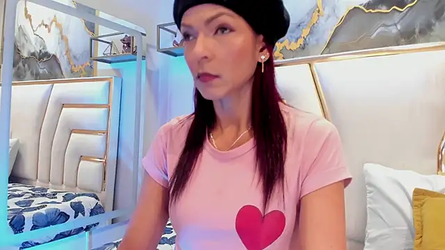 HannaPetit online show from 11.04.25