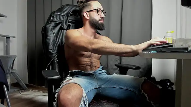 liamaesthetic online show from 01.30.25