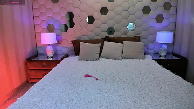 XLindaMilfX online show from 02.20.26