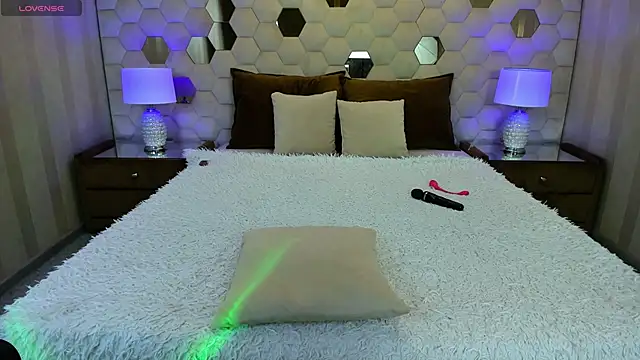 XLindaMilfX online show from 03.20.26