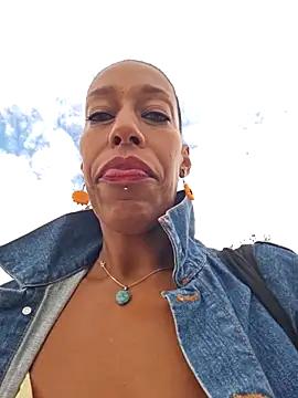 Goldenlace online show from 09.10.25