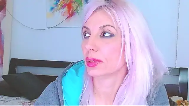 HoneyLara online show from 02.25.25