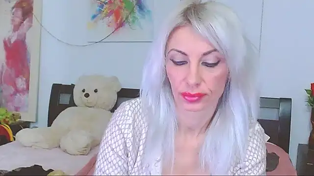 HoneyLara online show from 12.22.25