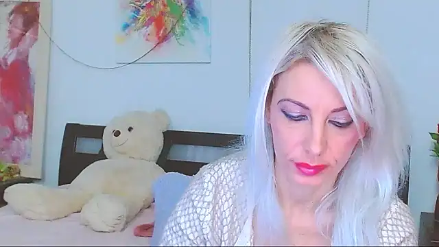 HoneyLara online show from 01.09.26