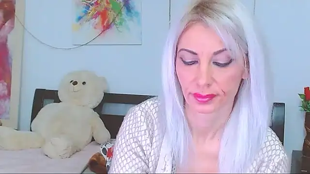 HoneyLara online show from 02.09.26