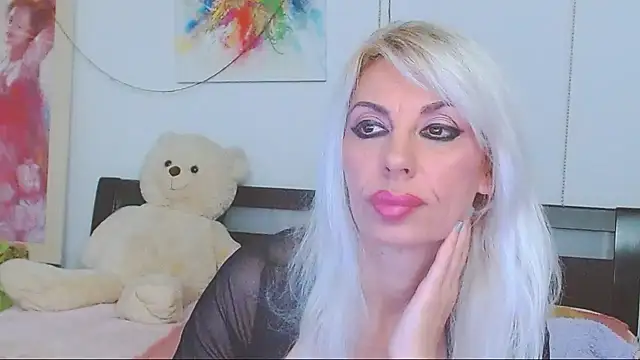 HoneyLara online show from 04.11.26