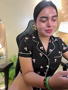 HotstuffCherrySummer online show from 02.11.25