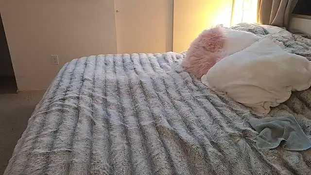 JESS LOVES online show from 12.07.24