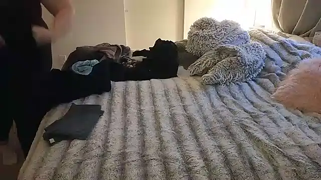 JESS LOVES online show from 12.17.24