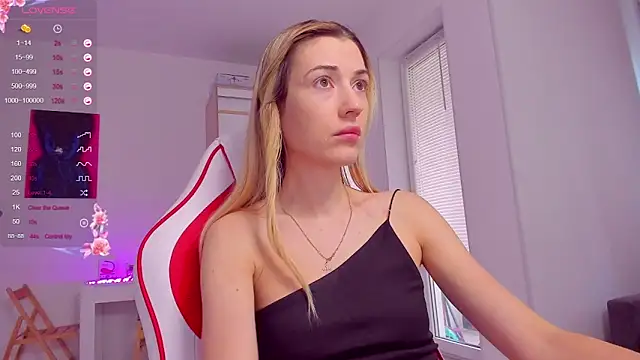 HotCarolineXO online show from 09.23.25