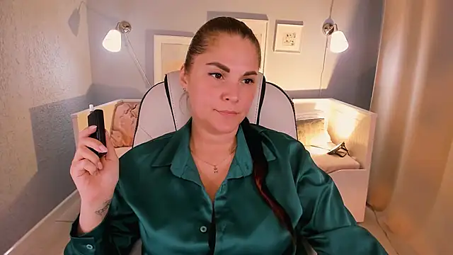 Ellis Foxy online show from 12.18.24