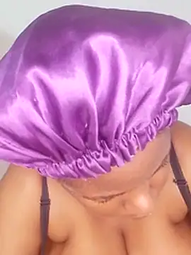 Snapshot of bigtitssxx chatting on 04.12.26 bigtitssxx online show from 04.12.26