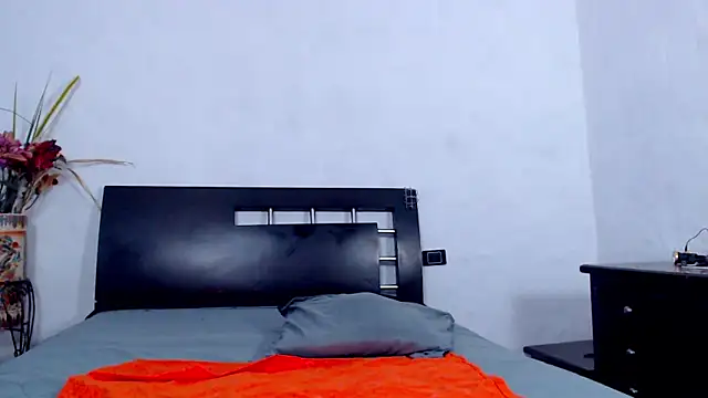 Snapshot of AikoTailor chatting on 09.24.25 AikoTailor online show from 09.24.25