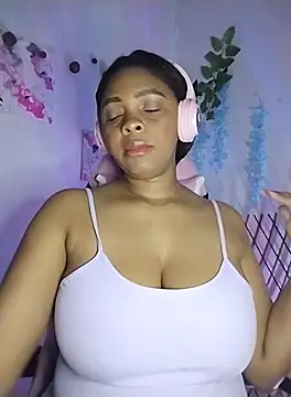 Snapshot of collegechica chatting on 10.02.25 collegechica online show from 10.02.25