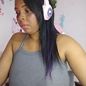 Snapshot of collegechica chatting on 10.23.25 collegechica online show from 10.23.25