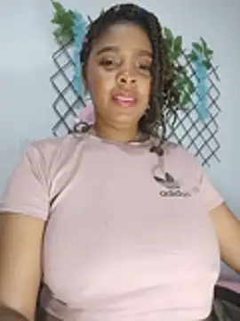 Snapshot of collegechica chatting on 02.19.26 collegechica online show from 02.19.26