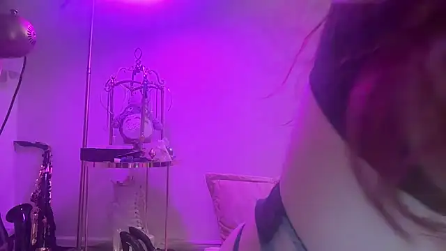 Snapshot of crystalsbaby chatting on 11.10.25 crystalsbaby online show from 11.10.25