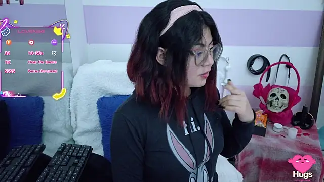 Catwhite  online show from 10.27.25