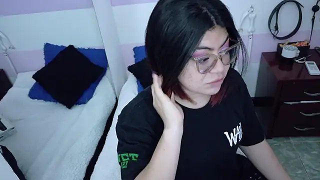 Catwhite  online show from 11.22.25