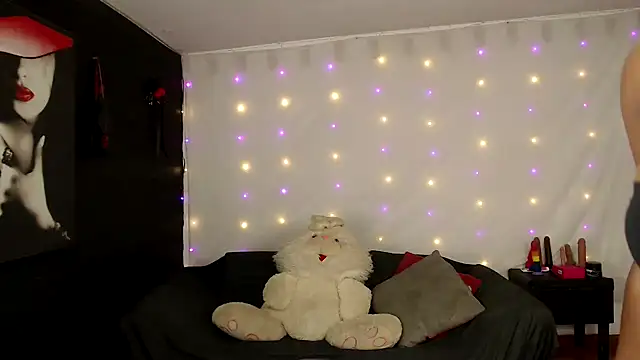 Snapshot of agatha_prime chatting on 02.14.26 agatha prime online show from 02.14.26