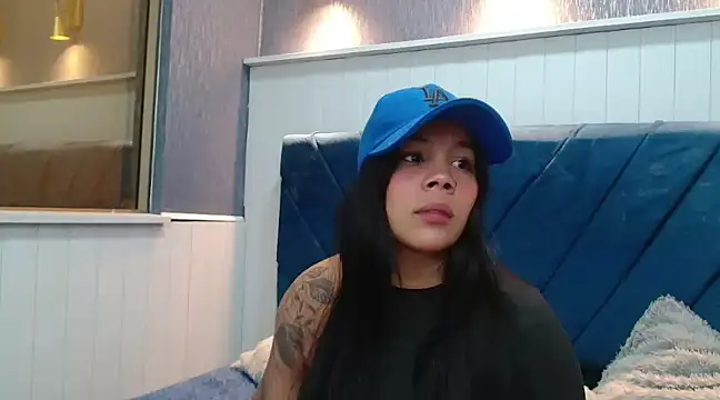 Snapshot of EmilyQueen3x chatting on 02.25.25 EmilyQueen3x online show from 02.25.25