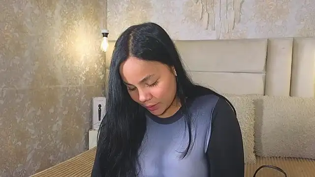 EmilyQueen3x online show from 04.12.26