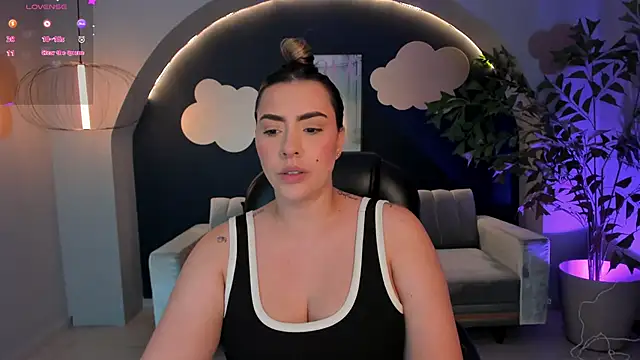 Snapshot of MartinnaBonnet chatting on 12.05.24 MartinnaBonnet online show from 12.05.24