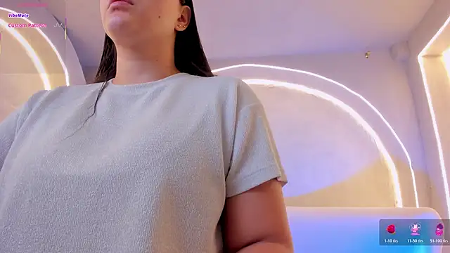 Snapshot of MartinnaBonnet chatting on 11.19.25 MartinnaBonnet online show from 11.19.25