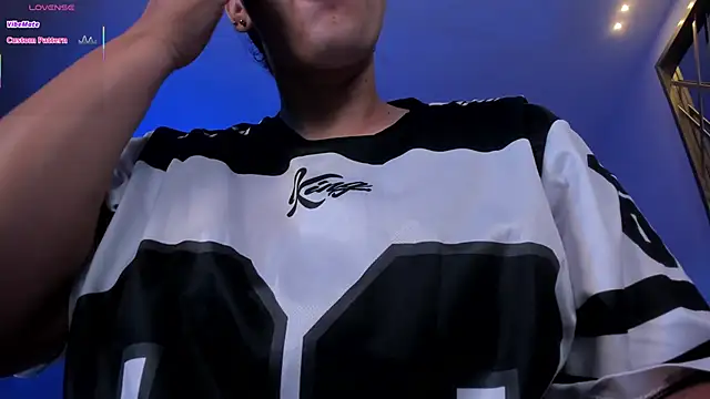 Snapshot of MartinnaBonnet chatting on 11.21.25 MartinnaBonnet online show from 11.21.25