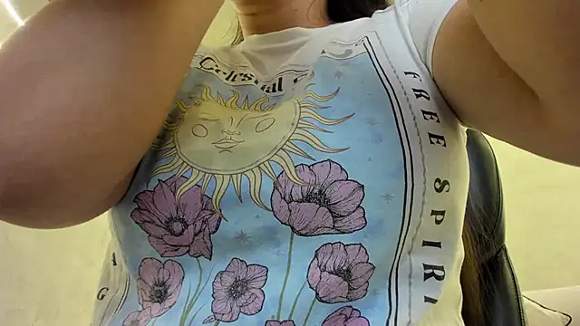 Snapshot of MartinnaBonnet chatting on 11.25.25 MartinnaBonnet online show from 11.25.25